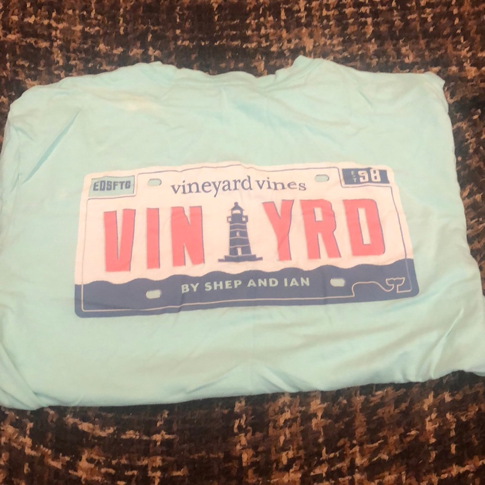 Vineyard Vines T-shirt